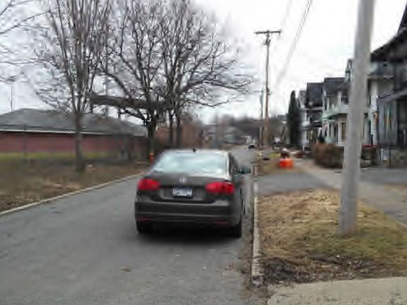 3rd image of 827 Rose Pl