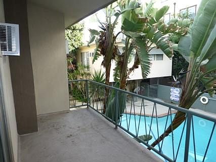 2nd image of 4650 Cahuenga Blvd APT 10