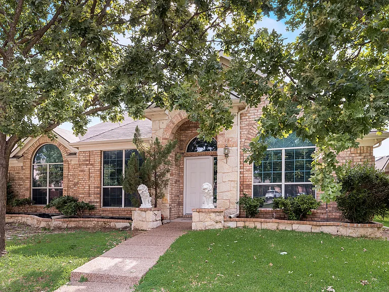 608 Regency Trl — Photo 1