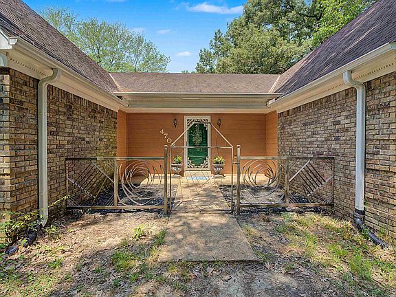 3rd image of 4703 Oak Rd