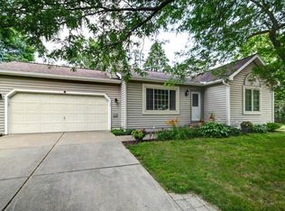 702 Sky Ridge Dr, Madison, WI 53719