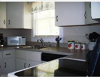 3rd image of 42 Newport Ave