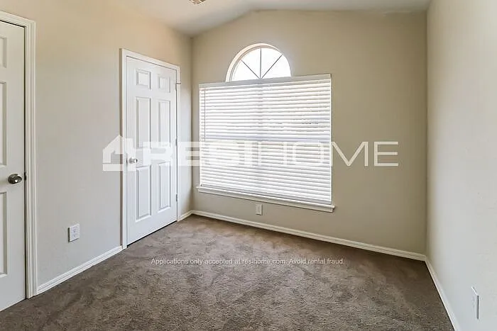 3037 Pinecrest St — Photo 9