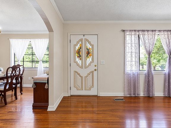 4th image of 3344 Hillcrest Ave