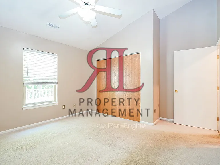 1241 Rivercrest Dr S #B — Photo 10