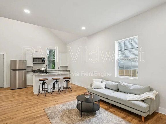 3rd image of 941 King Ave