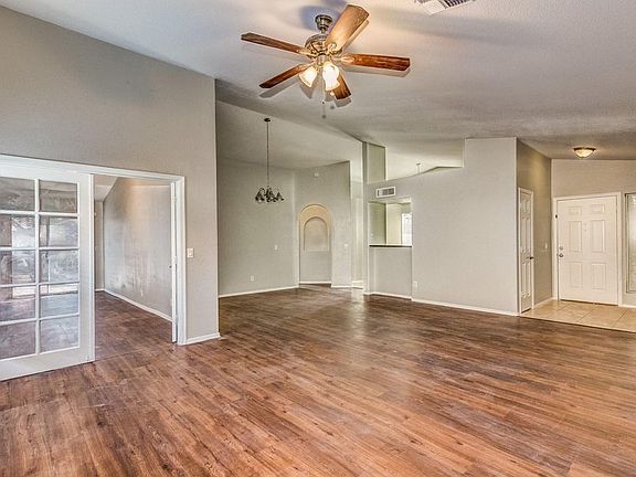 3rd image of 831 W Sierra Madre Ave