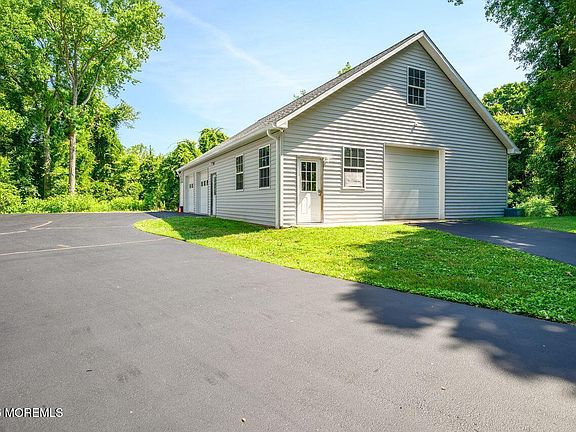 4th image of 250 Bennett Road