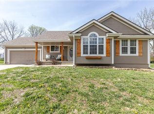 809 E Beulah St, Garden City, MO 64747