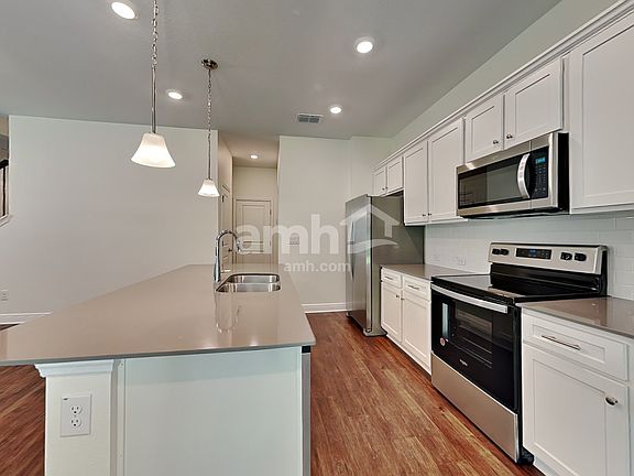 3rd image of 27240 Saint Andrews Ave