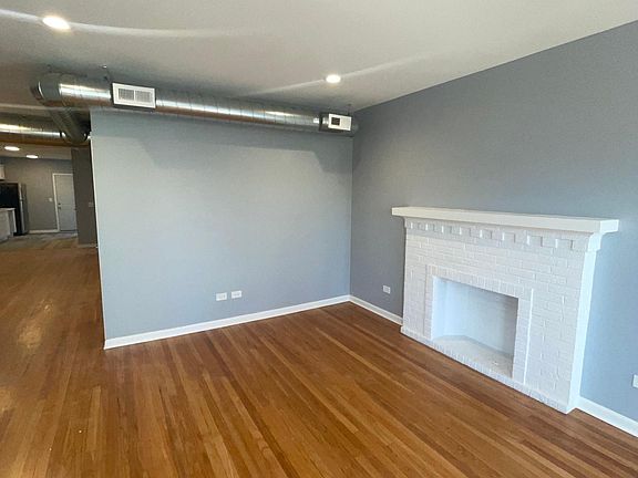 5th image of 7450 N Artesian Ave #1