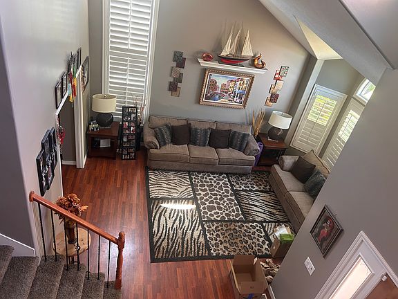 3rd image of 112 E Sweet Berry Dr