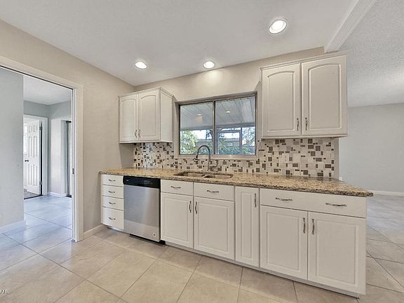 4th image of 1004 Crescent Pkwy
