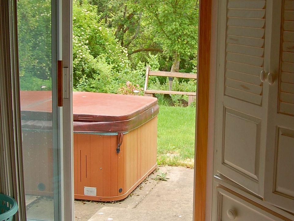 Hot tub off master BR