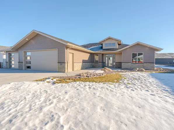 3005 Peach Tree Dr, Bismarck, ND 58504