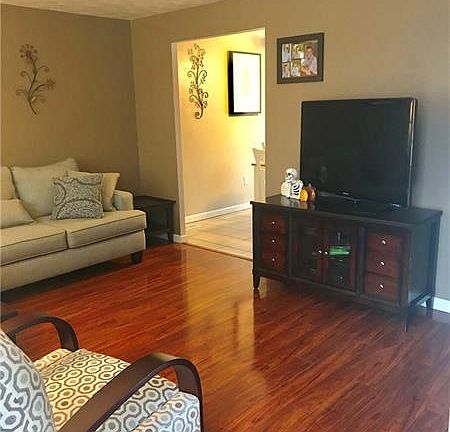 4th image of 210 Palomino Dr