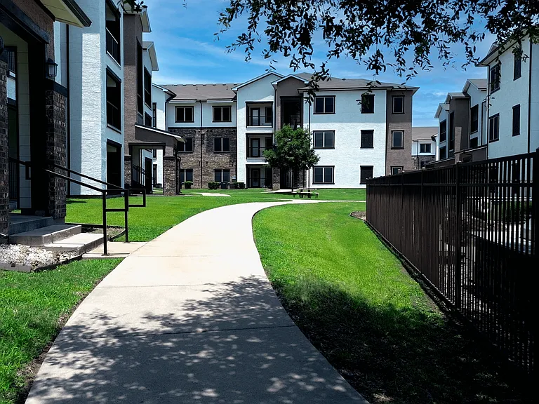 Creed Canyon Apartments — Photo 11