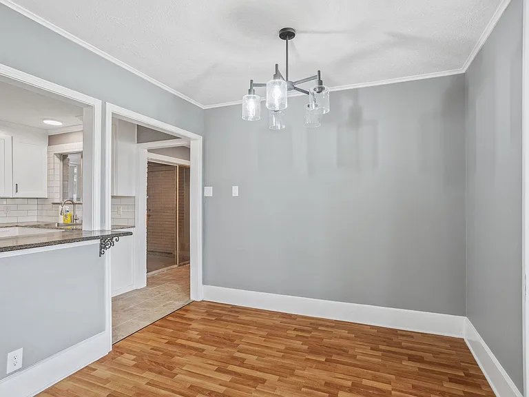 2215 Lake St — Photo 4