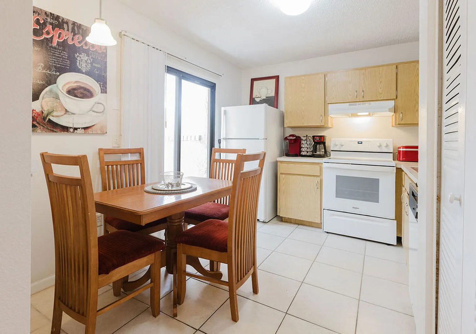 Fully Furnished Rental in Silver Springs Shores — Photo 3