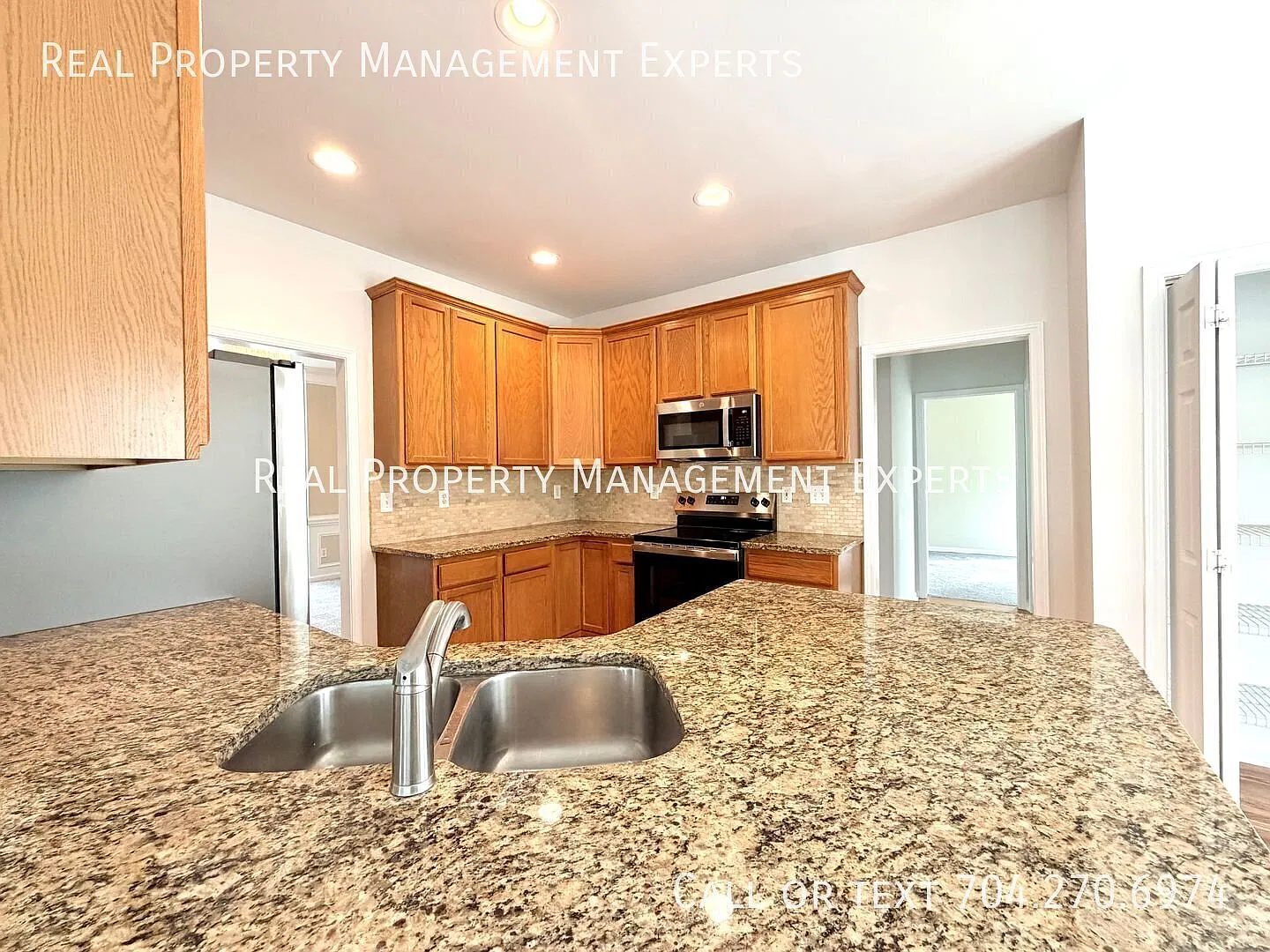 Beautiful 5BR/3BA home in Charlotte! — Photo 2