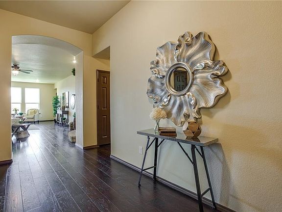 4th image of 1500 Mockingbird Way