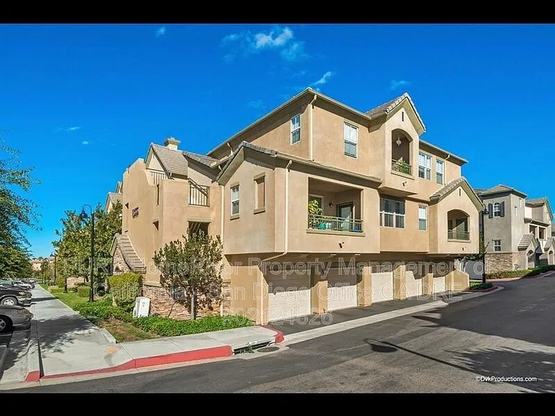 3 bed, 2.0 bath, 1315 sqft, $3,150 — Photo 1