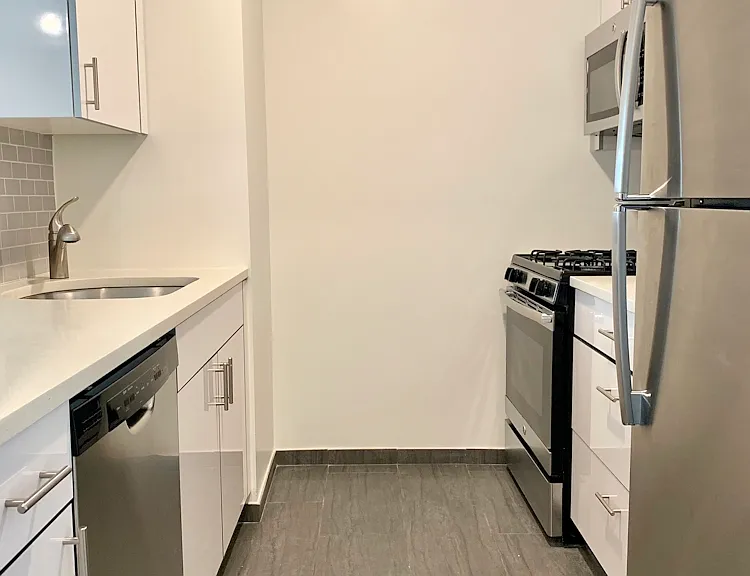 520 W 43rd St #31J — Photo 4