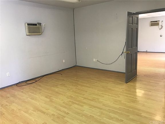 2nd image of 914 N Avon St
