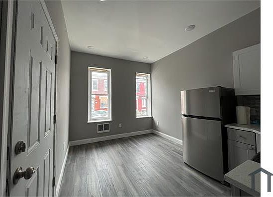 2nd image of 171 E Ontario St #1