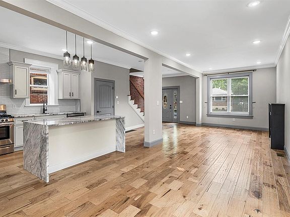 5th image of 5226 Murdoch Ave