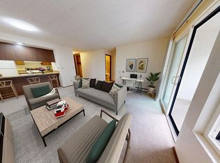 11) 500 70th, Seattle, WA 98115