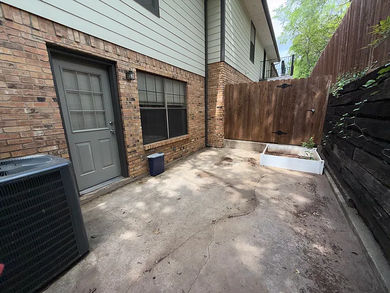 1227 Dallas Dr — Photo 19