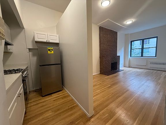 5th image of 304 E 78th St #3