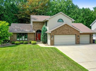 144 Swiss Meadow Ln, Green Bay, WI 54302