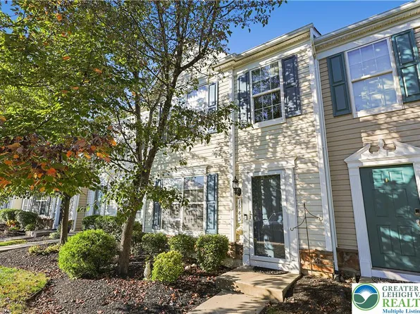 1443 Artisan Ct, Breinigsville, PA 18031