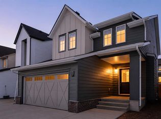 57 E Willow Grn SW, Airdrie, AB T4B5M3