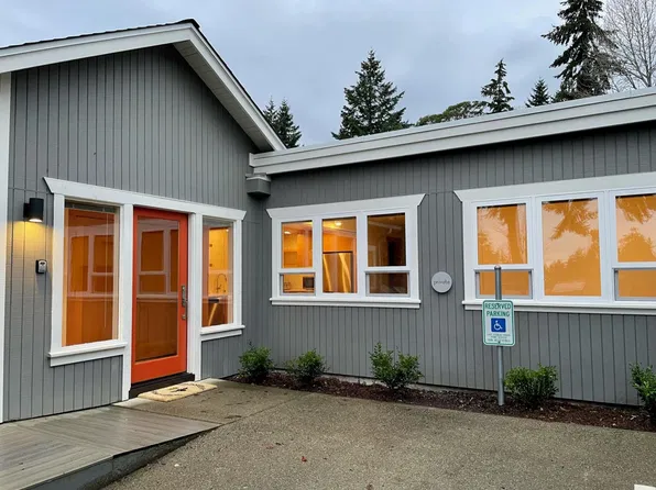 151 Finch Pl SW Unit C, Bainbridge Island, WA 98110