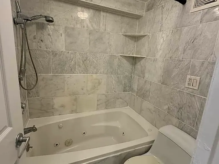 370 W 46th St #1R — Photo 8