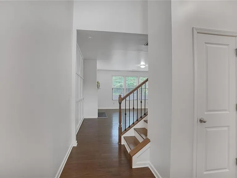 268 Stone Park Dr — Photo 4