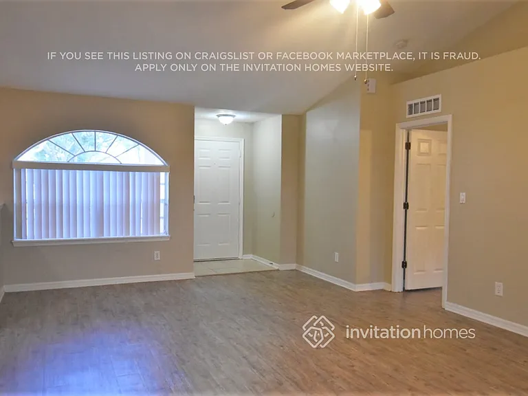 1798 Crane Creek Blvd — Photo 2