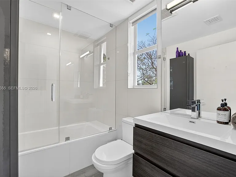 700 NE 14th Ave #311 — Photo 29