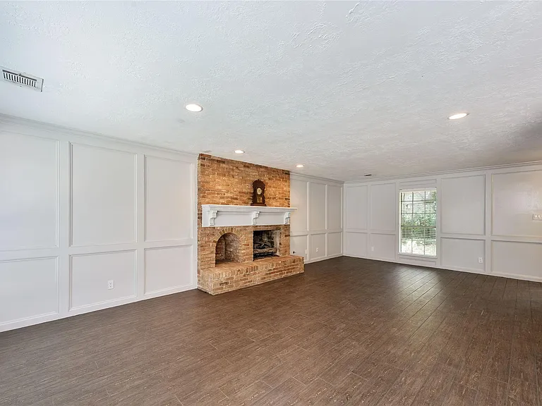2824 S Logrun Cir — Photo 5