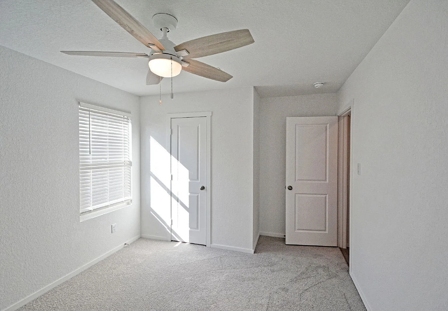 3 bed, 2.0 bath, 1402 sqft, $1,475 — Photo 4