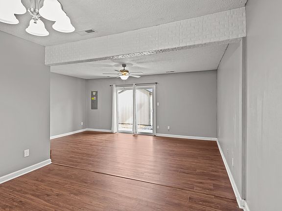 3rd image of 3851 Chimney Creek Dr #1