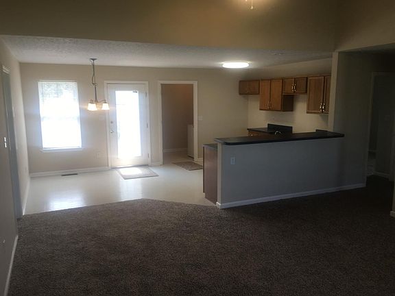 5th image of 552 Park Hills St