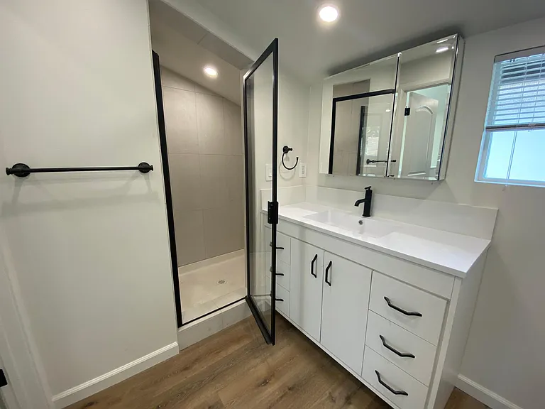 423 Saratoga St #3/4 — Photo 16