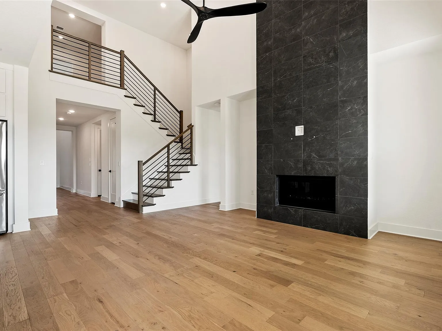 5 bed, 5.5 bath, 2829 sqft, $4,600 — Photo 1