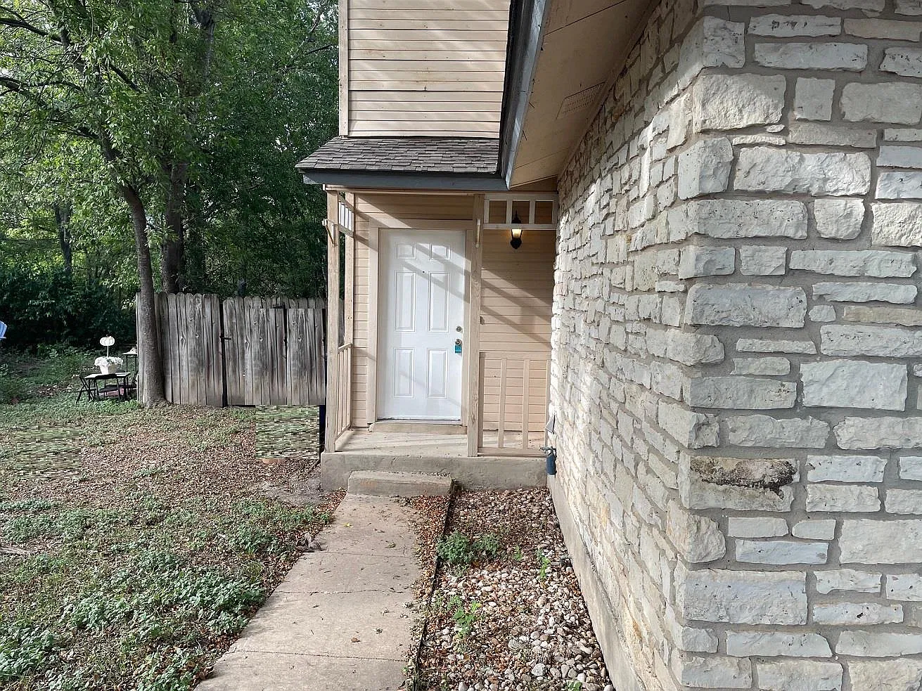 2 bed, 1.5 bath, 976 sqft, $1,500 — Photo 2