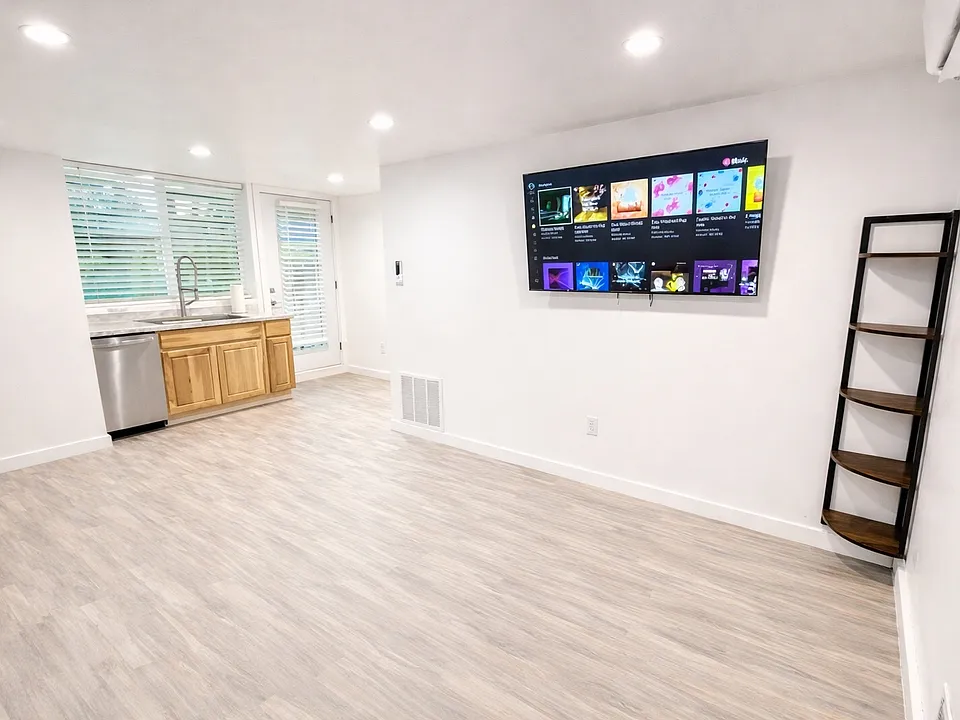 7948 Capistrano Ave
