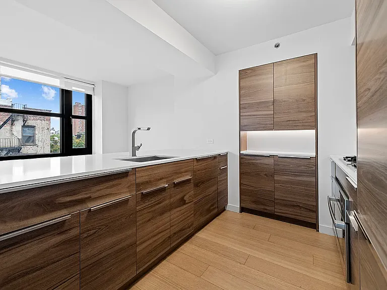 171 Suffolk St #7K — Photo 3